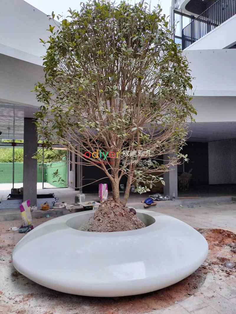 廣東海洋大學(xué)玻璃鋼樹池花壇坐凳定制案例 廣東海洋大學(xué)玻璃鋼樹池花壇坐凳定制案例