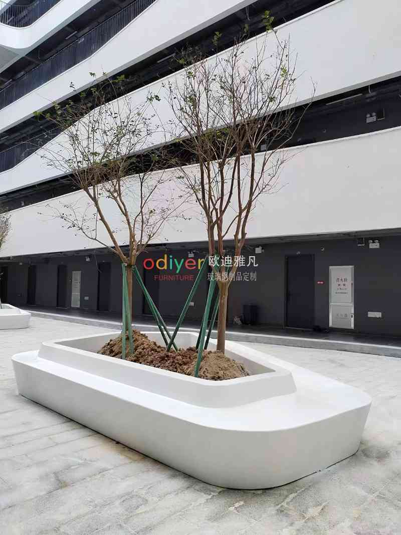 廣東海洋大學(xué)玻璃鋼樹池花壇坐凳定制案例 廣東海洋大學(xué)玻璃鋼樹池花壇坐凳定制案例